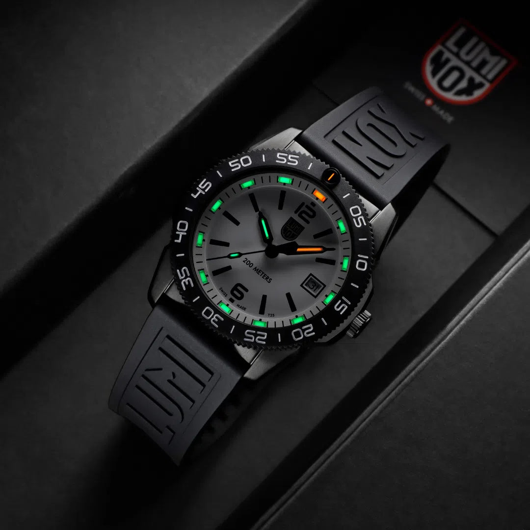 Luminox Pacific Diver 3120M Series - XS.3127M-chronolounge