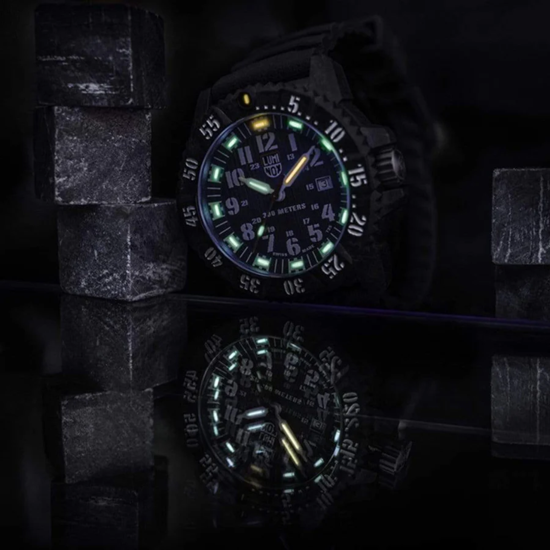 Luminox Master Carbon Seal Watch - XS.3801.C.SET-chronolounge